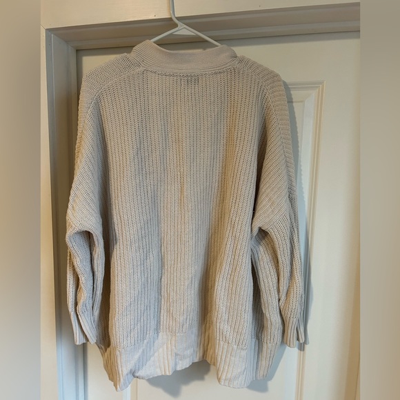 Urban outfitters cream oversized cardigan. Size small - Picture 3 of 3